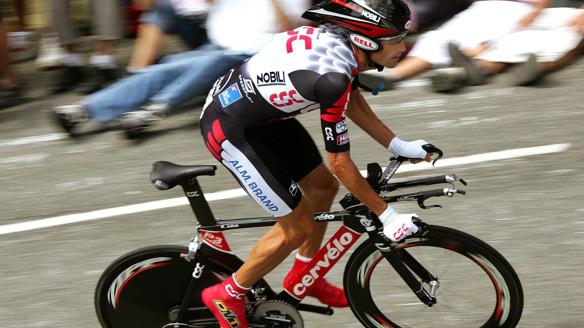 詹姆斯未来引热议，若离队成真，提前交易或是湖人双赢选择