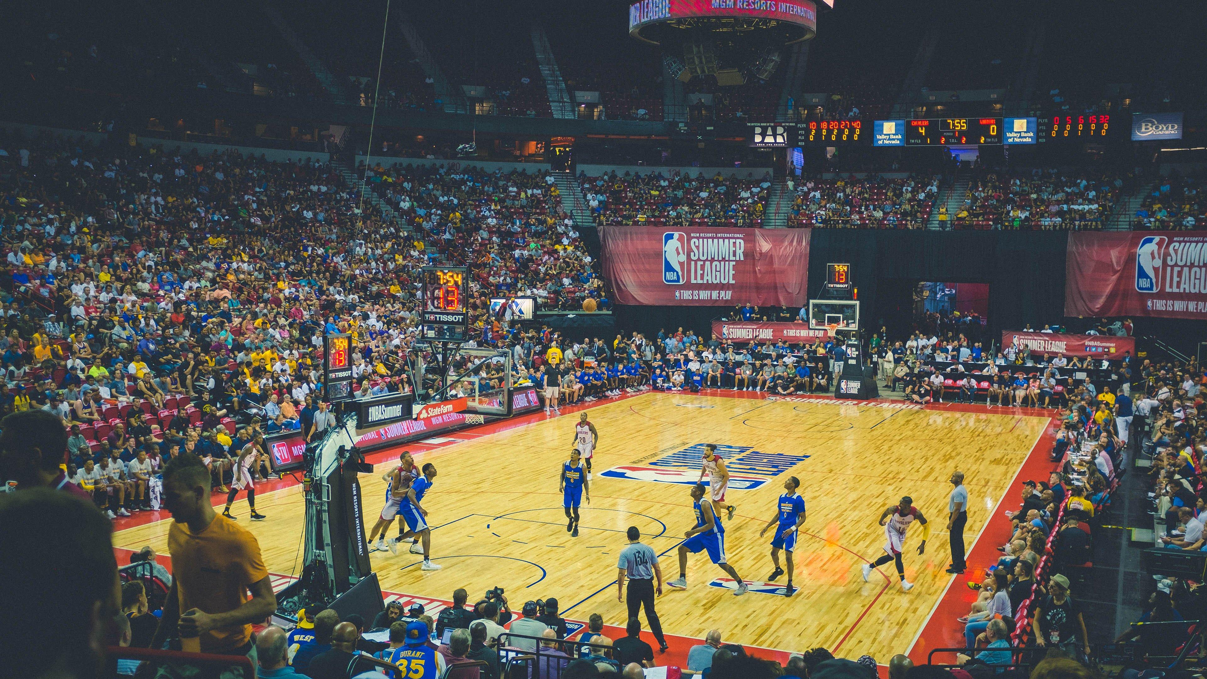 哈登狂轰60分三双震撼整个NBA 创造属于自己的神迹